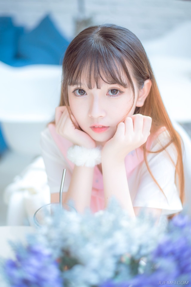 友谊，以互相尊重为基础的崇高美好的友谊，深切的同情，对别人的成就决不恶意嫉妒，对自己培养一种集体利益高于一切的意识。
